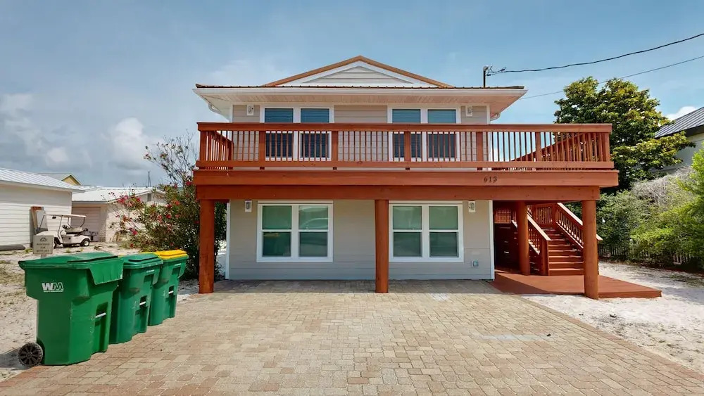 Canal Breeze Cottage 4 Bedroom Home