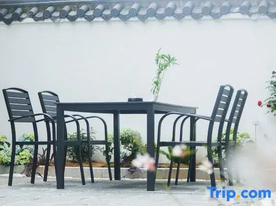 Jingdezhen Jiuge Homestay (Taoxichuan Creative Street)