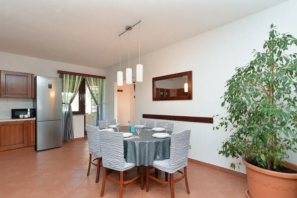 Apartment 1933