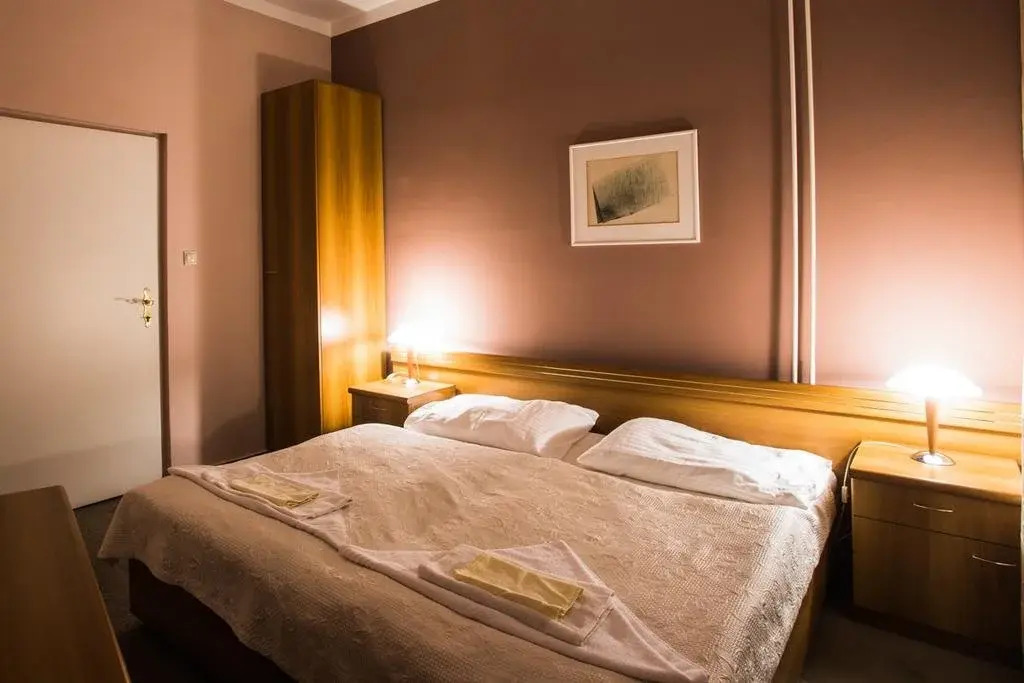 City Hotel