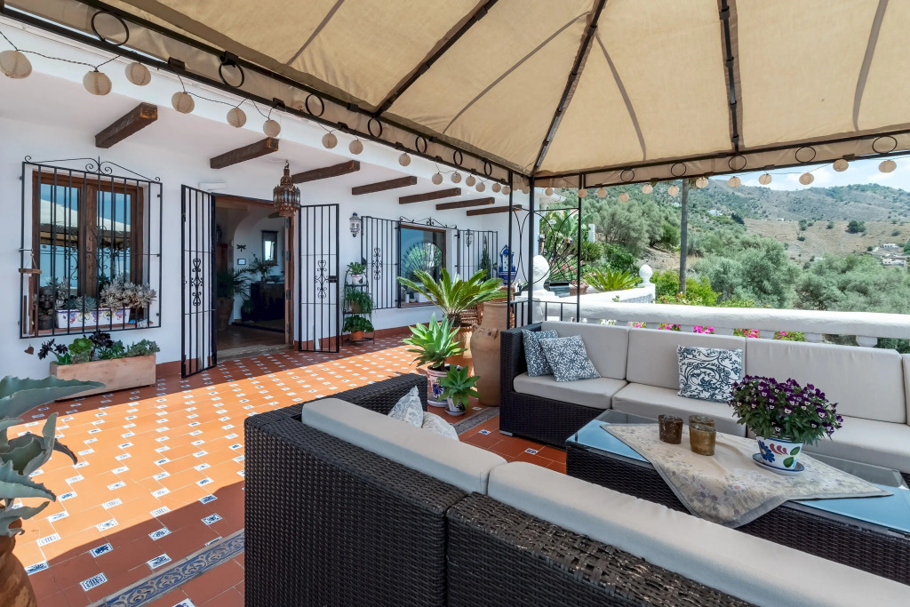 las palmeras stuning rural 3 bedroom property wiith perfectly maintained gardens  and private pool