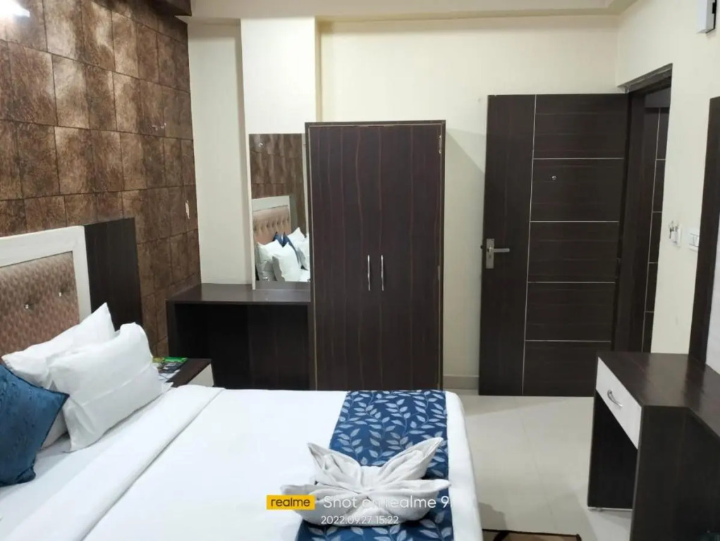 Green Leaf Hotel