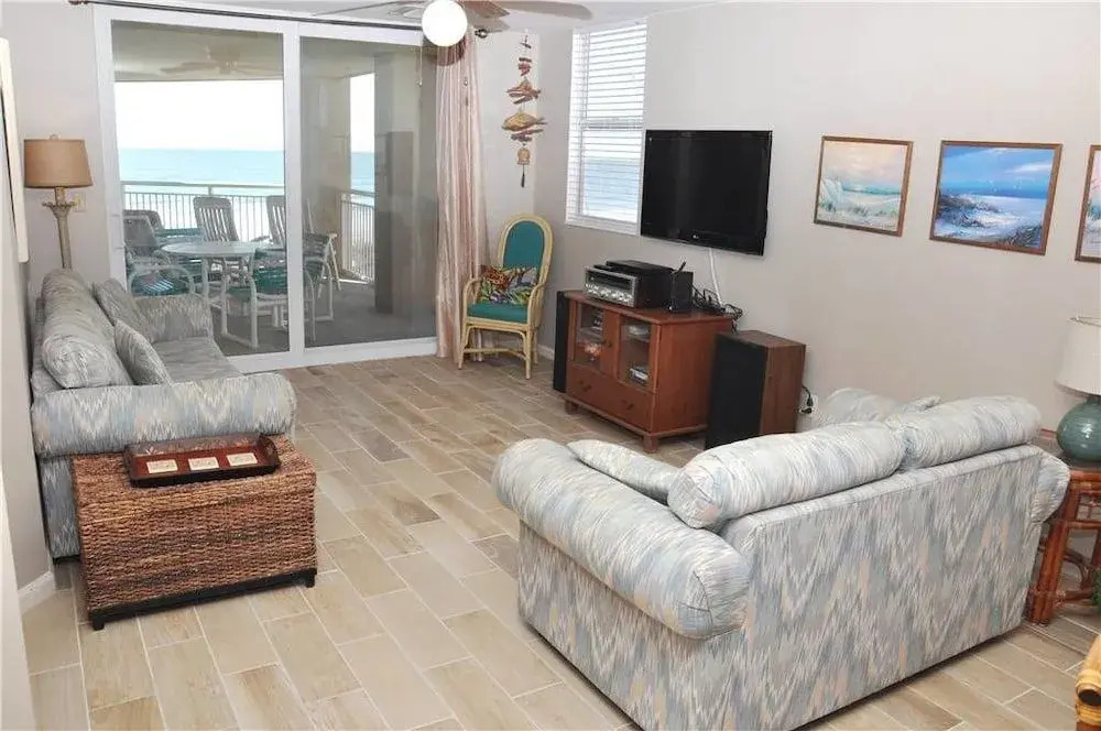 Hyperion Towers 201 - 3 Br condo by RedAwning
