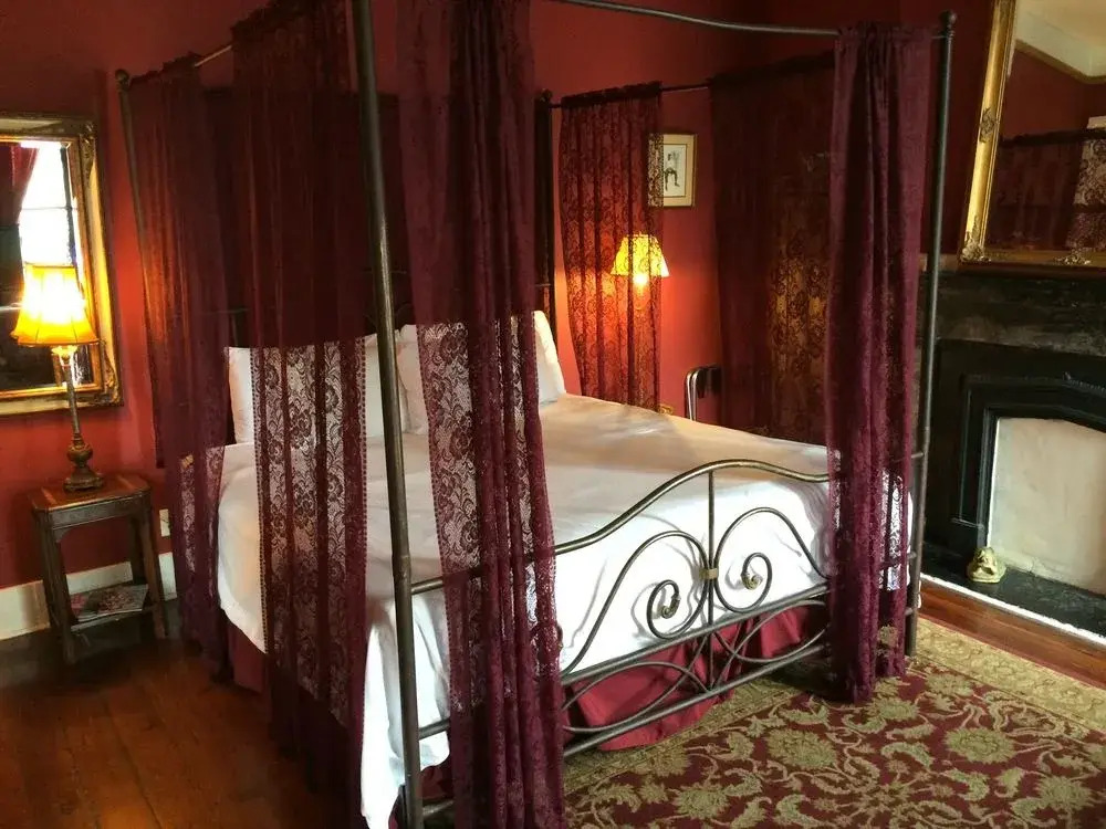 Creole Gardens Guesthouse and Inn