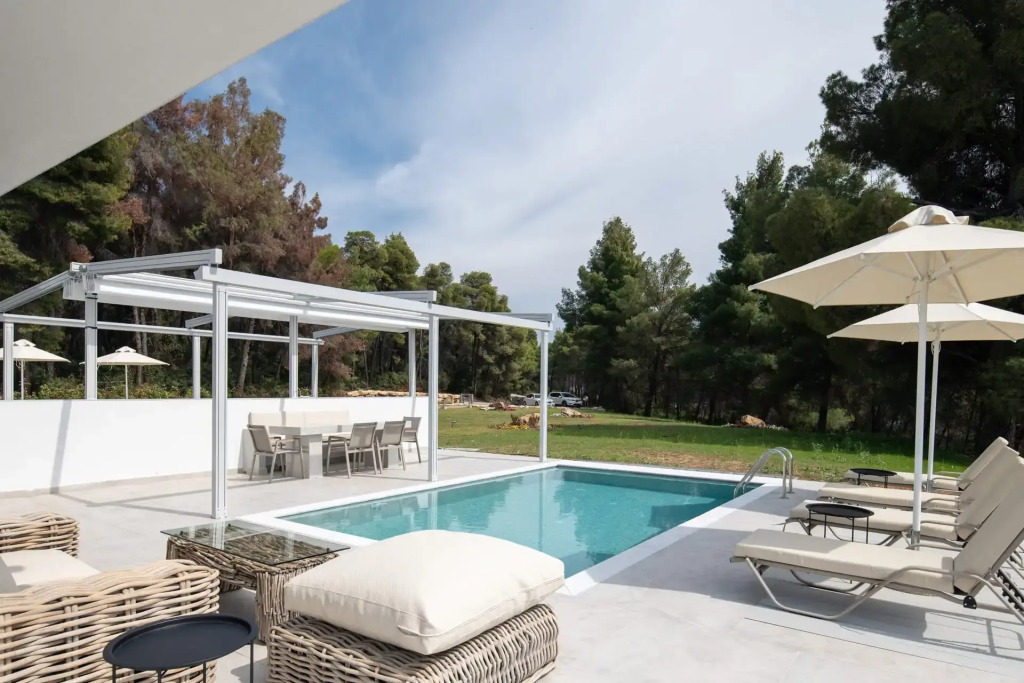 Nikiti Botanic Pool Suites