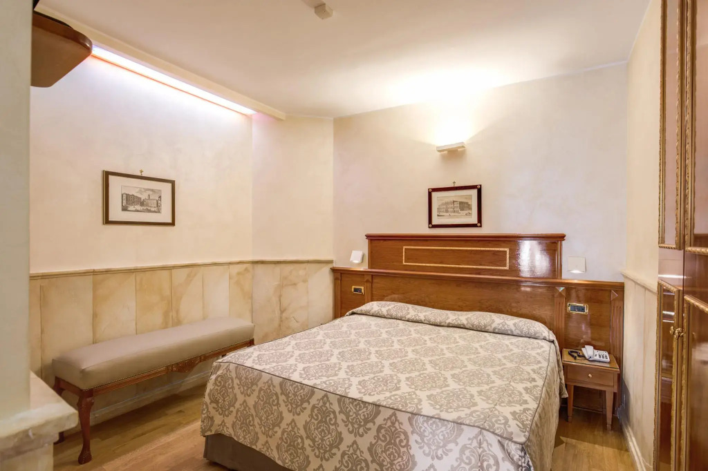 Pantheon Inn