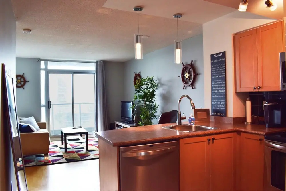 Modern High Rise 1 Bedroom in Downtown Toronto