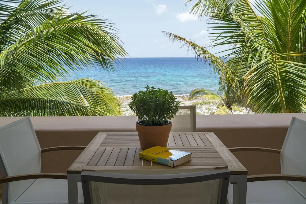Costa Brava A3. Ocean View and Protected Beach Near Home
