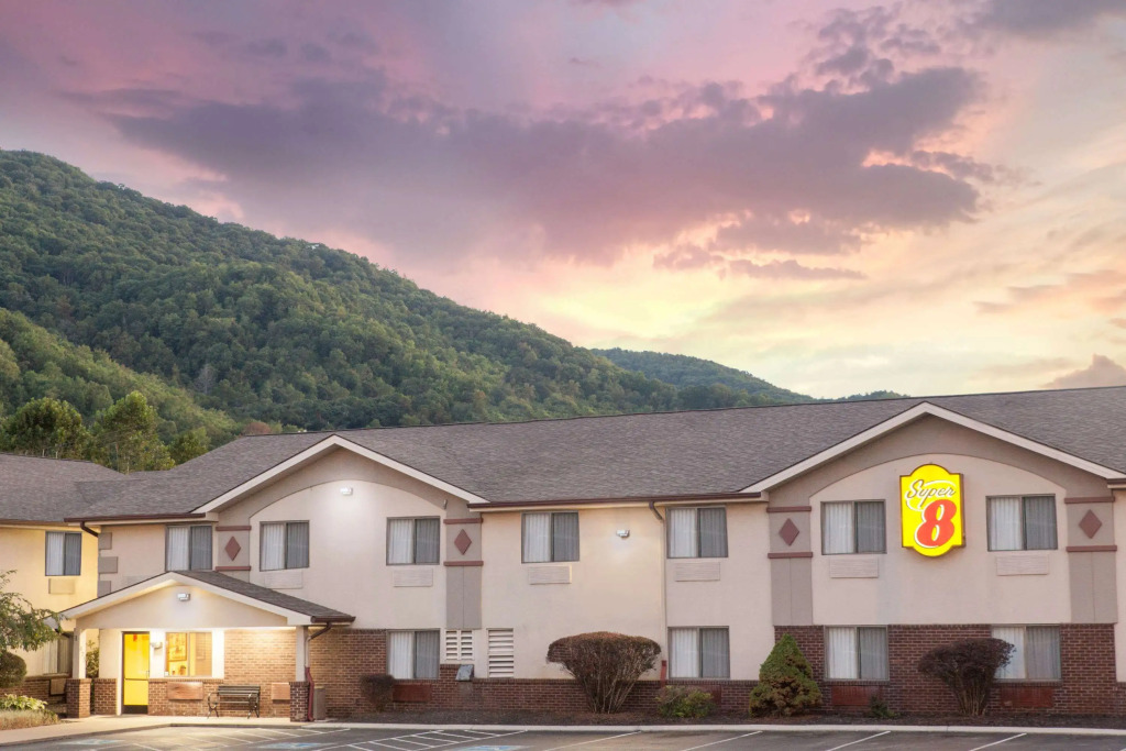 Super 8 by Wyndham Norton VA