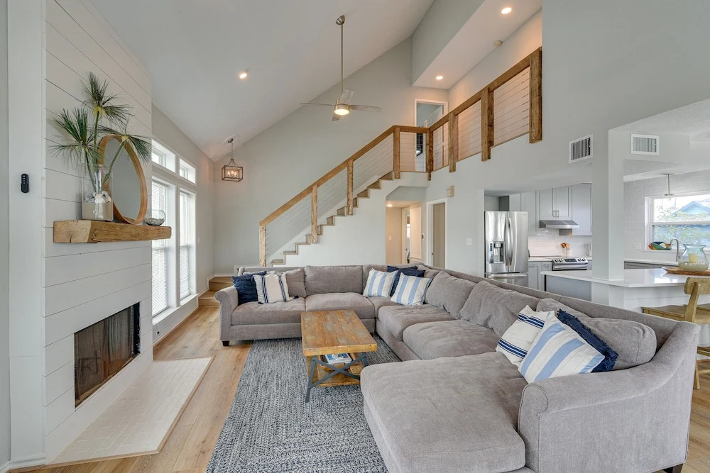Canal Access & Decks: Bayfront Jamaica Beach House