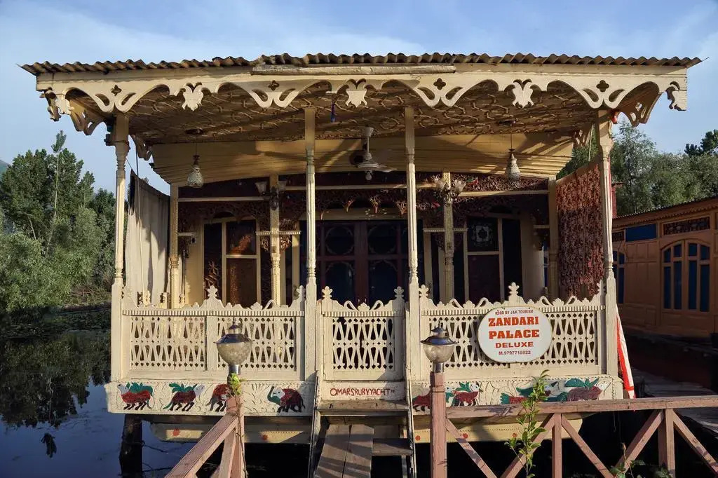 Houseboat Zaindari Palace
