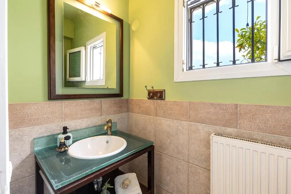 Spyrelia Villa with Private Pool & Outdoor Hot Tub