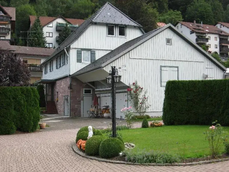 Ferienwohnung-Im-Kelterhaus-Wohnung-Blauer-Salon