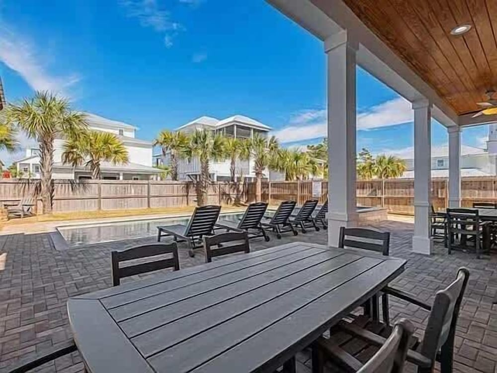 Costal Style 3-story W 7BR and Near the Beach