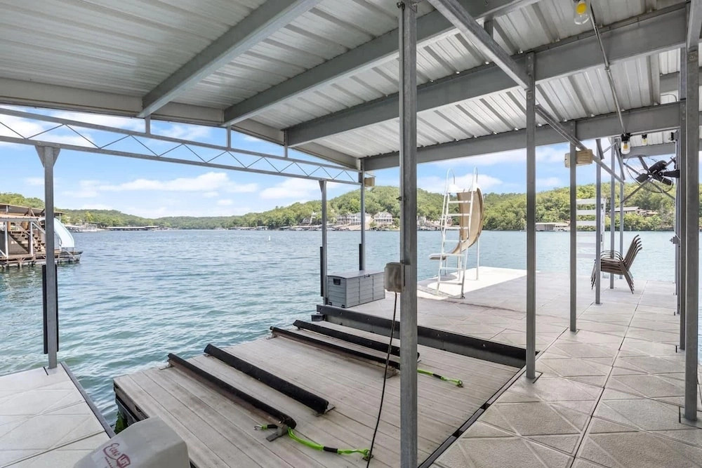 Eagle Ridge Retreat - Dock, Hot Tub & Game Room