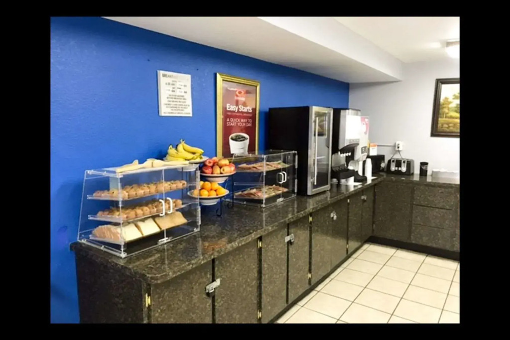 Econo Lodge Inn & Suites Virginia Beach - Norfolk