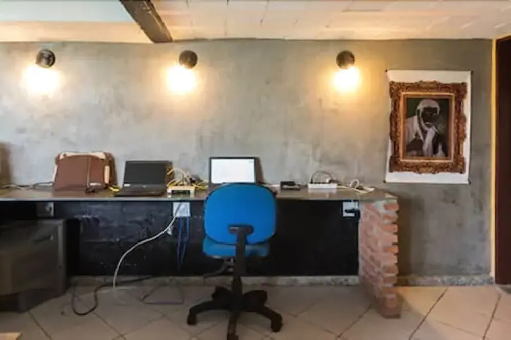 Man Cave Hospedaria