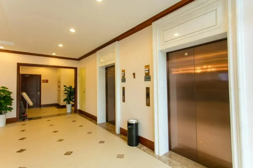Boyi Hotel (Suzhou Industrial Park Dushu Lake University Area Linli Center Metro Station)