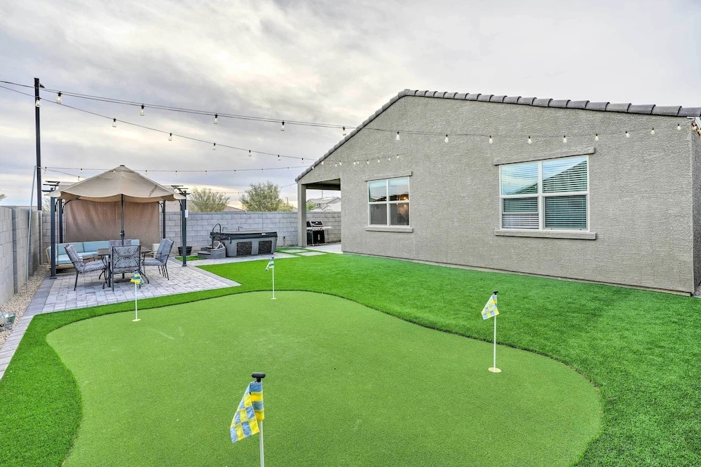 New-build Glendale Home w/ Hot Tub + Putting Green