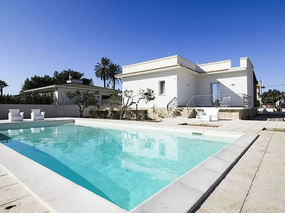 Luxury Villa in Marsala With Pool and Private Garden and Only 400m From the sea