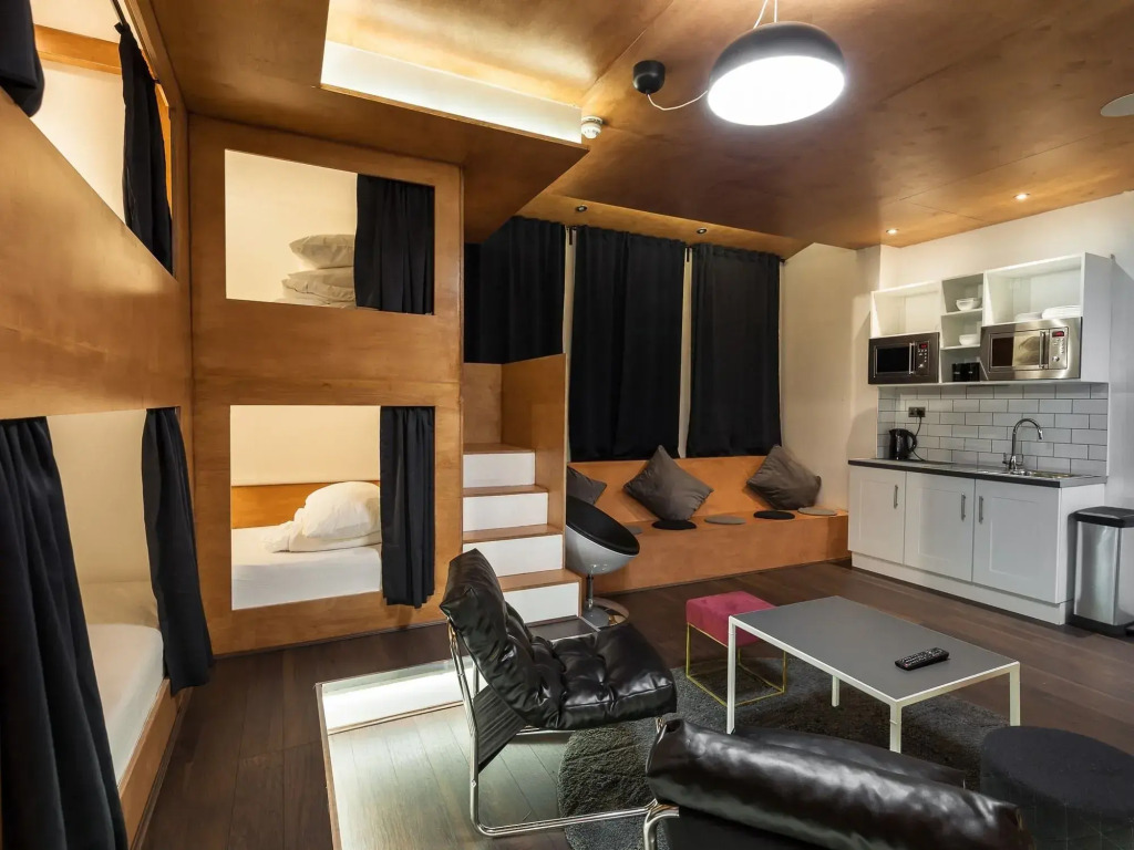 Revolver ApartHotel