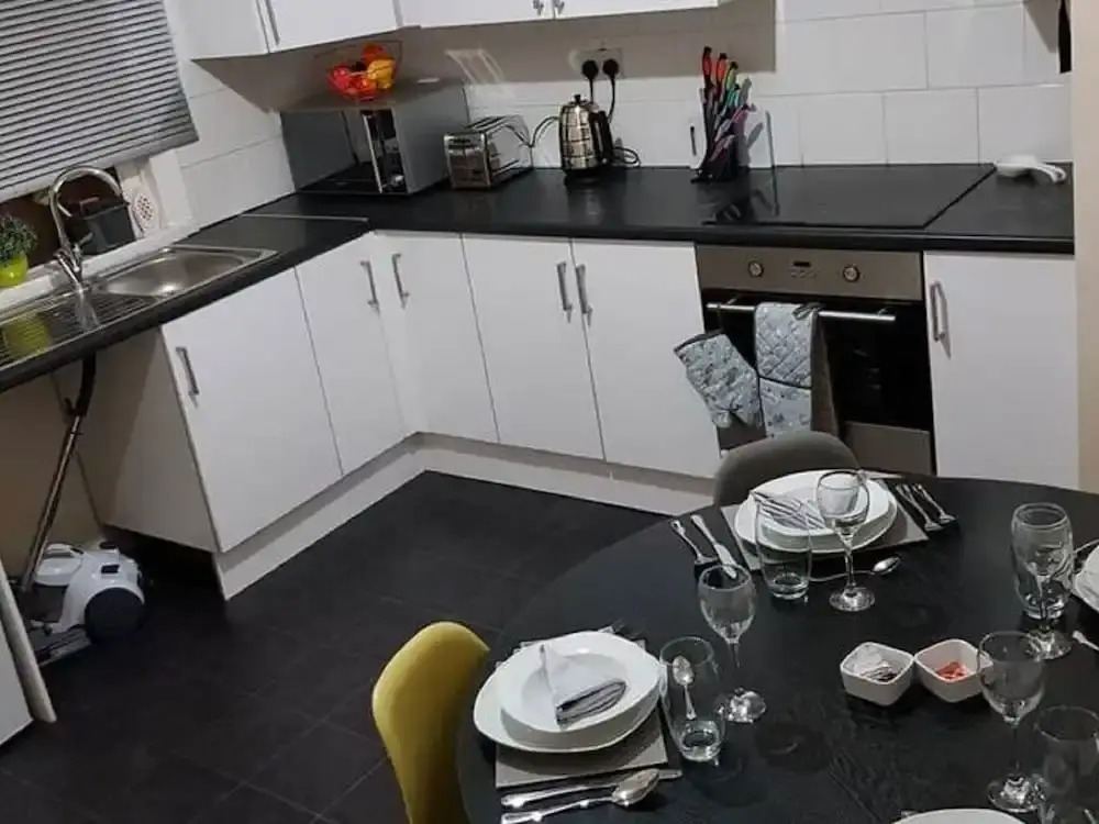 Classic Apartment in Leeds Near Roundhay Park
