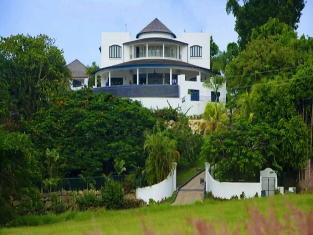 Sunny Vacation Villa 28