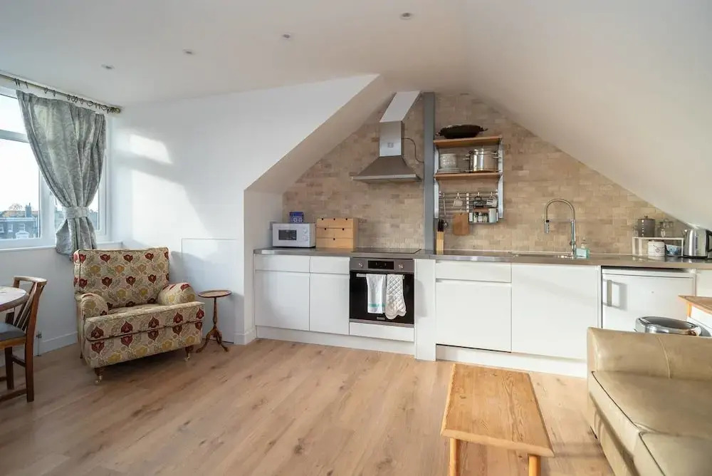Wonderful 2 bed by Queen's Park, for 6 Guests!