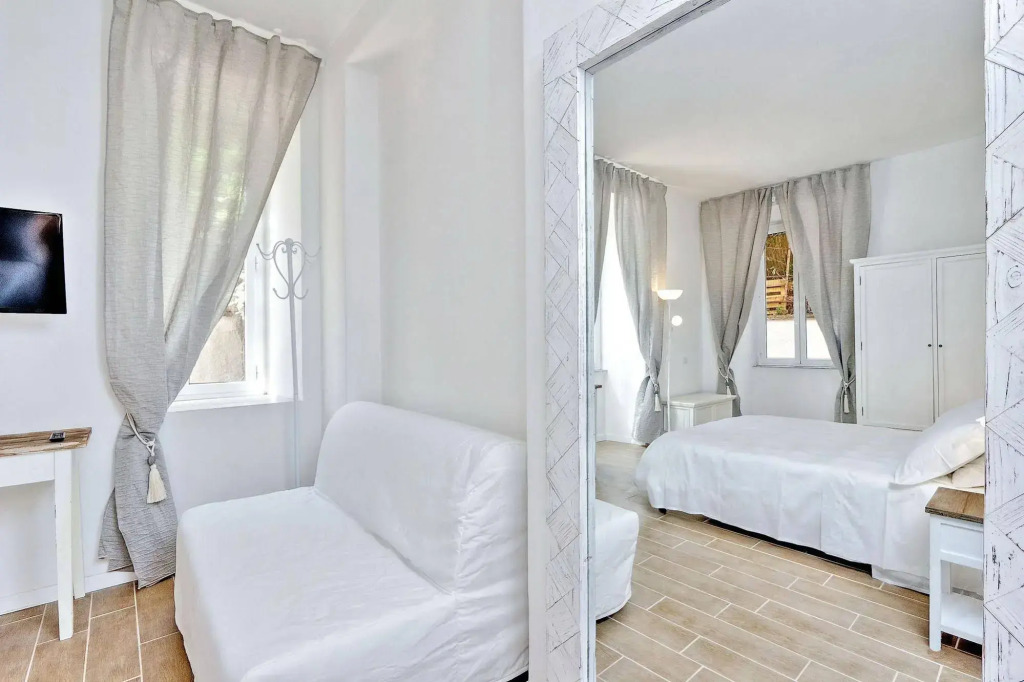 Giuliana Charming Rooms