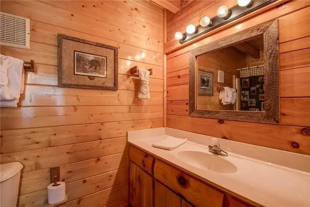 Creekside Romance - One Bedroom Cabin