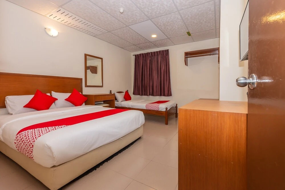 OYO 90893 Hotel 68 Kampung Lapan