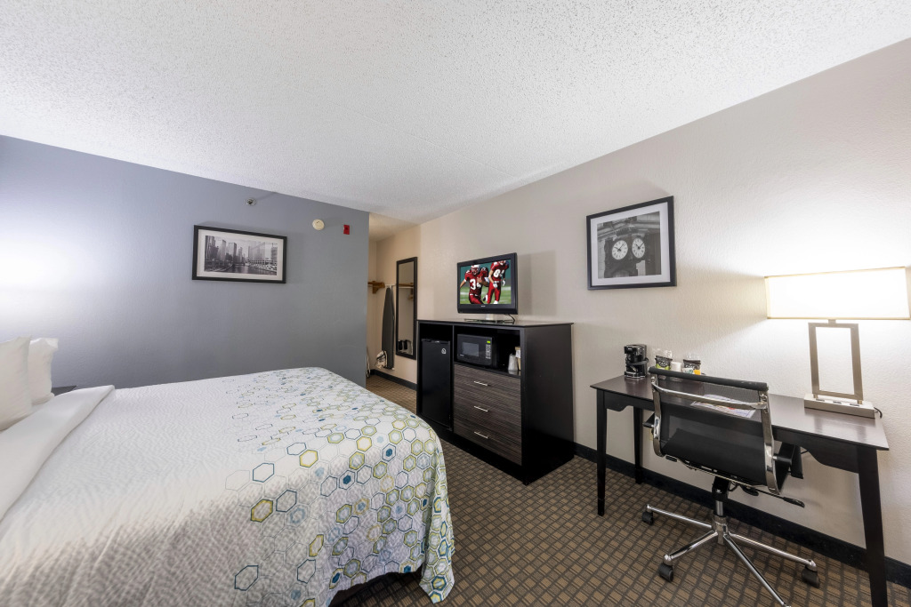HomeTown Inn by Red Roof East Syracuse