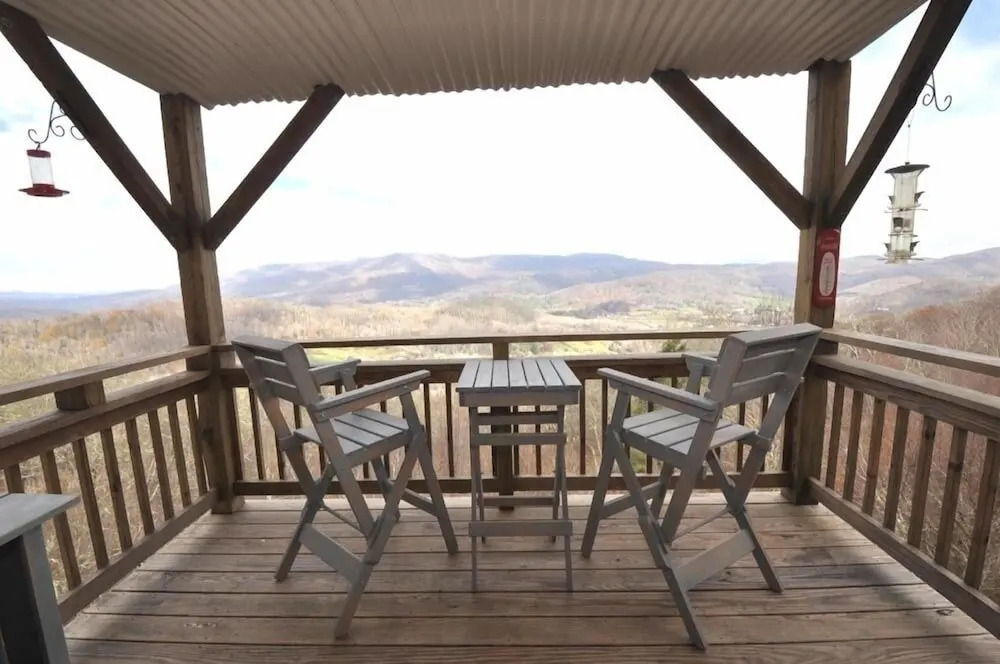 The Crest 200c 2 Bedroom Condo by Redawning