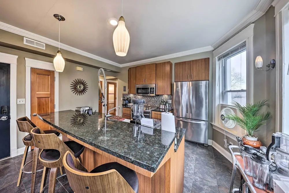 Walkable KC Home Base! Near Sports Events & Fun