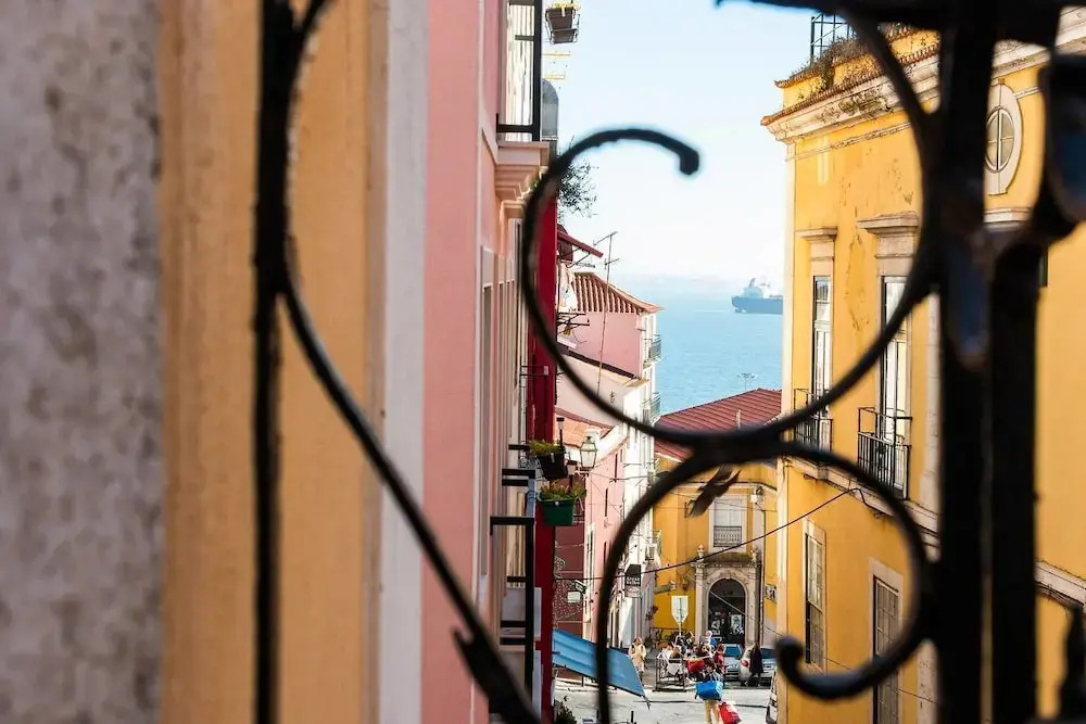 Alfama's Flat With a National Pantheon View