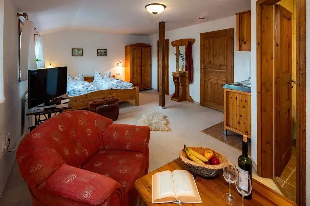 Landhotel Gut Wildberg mit Badeteich und großem Garten
