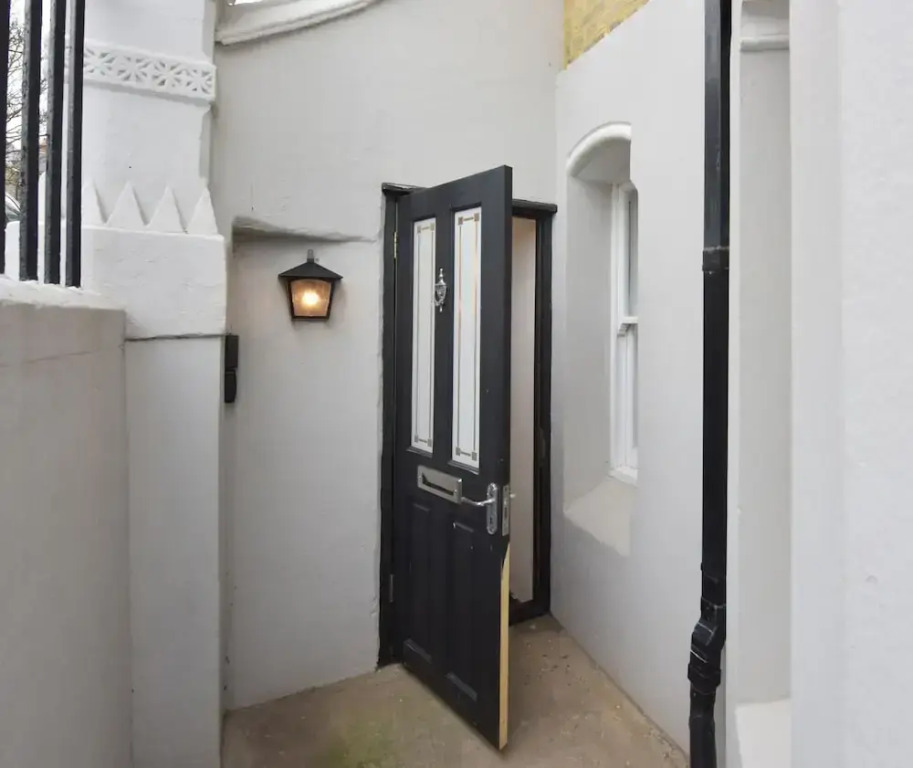 Host & Stay - Victoria Gardens