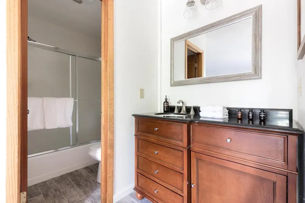Wolfe by AvantStay | Near Lake Tahoe, w/ Hot Tub, Fireplace, 2 Private Decks!