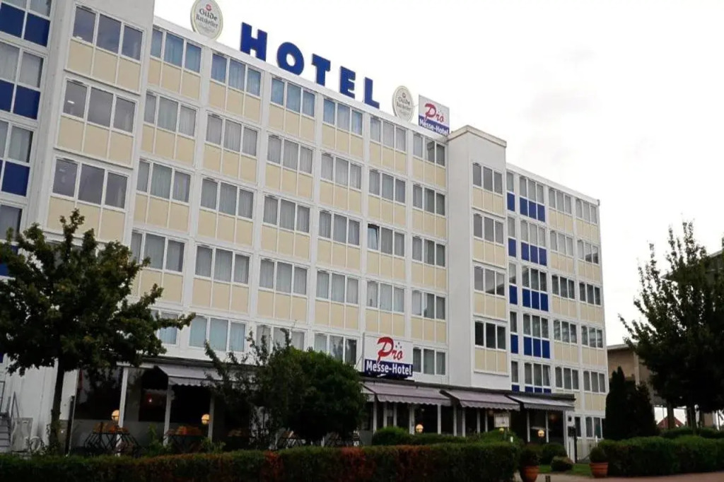 Отель BeeVillage Messehotel Hannover-Laatzen