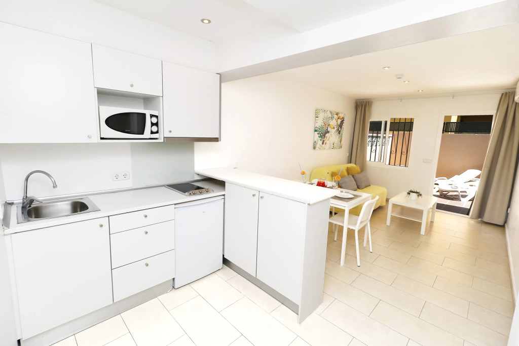 Naika Studios & Apartments