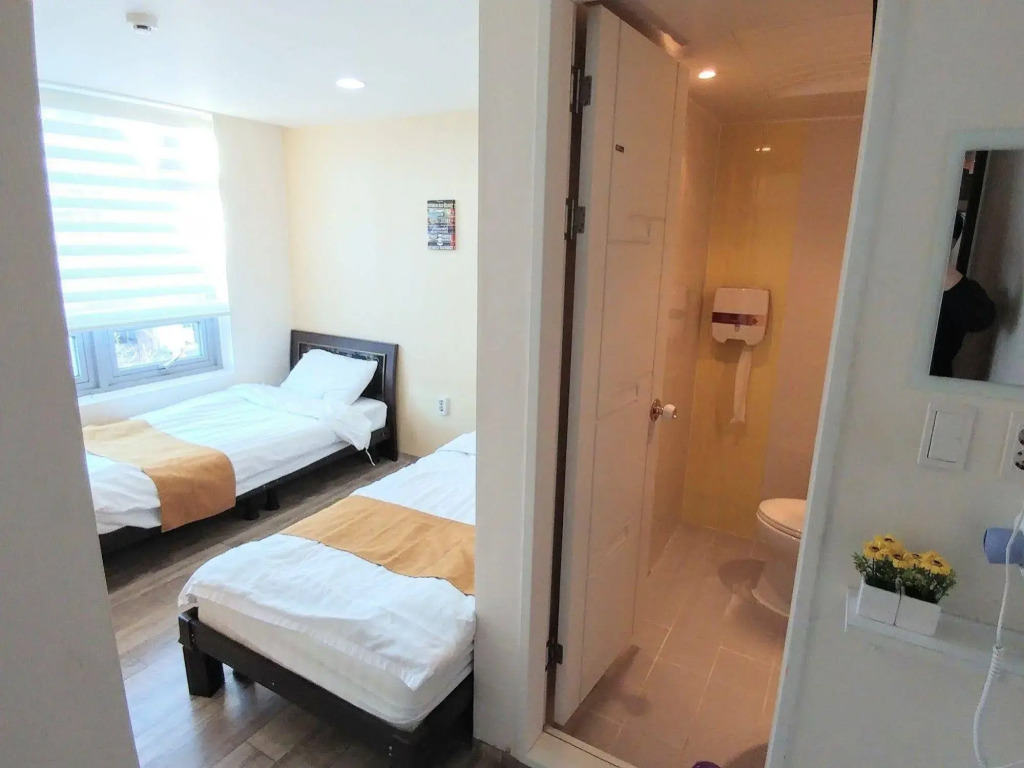 Hostel Tommy Jongno ---- Tax Return Authorized Shop