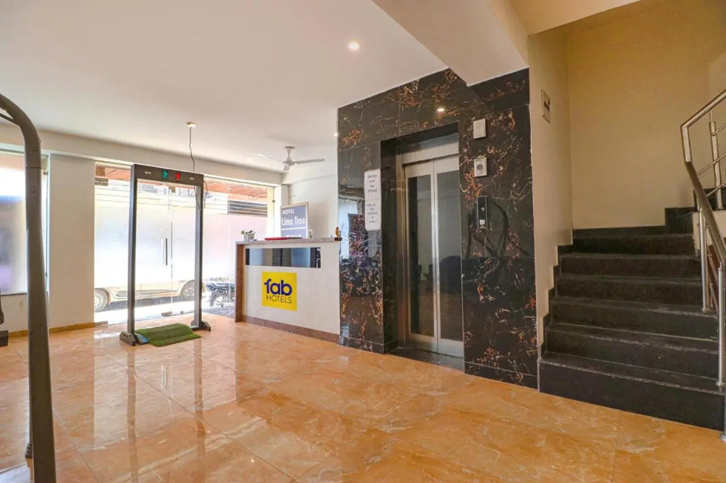 FabHotel Lime Tree - Nr Yashobhoomi Convention Centre