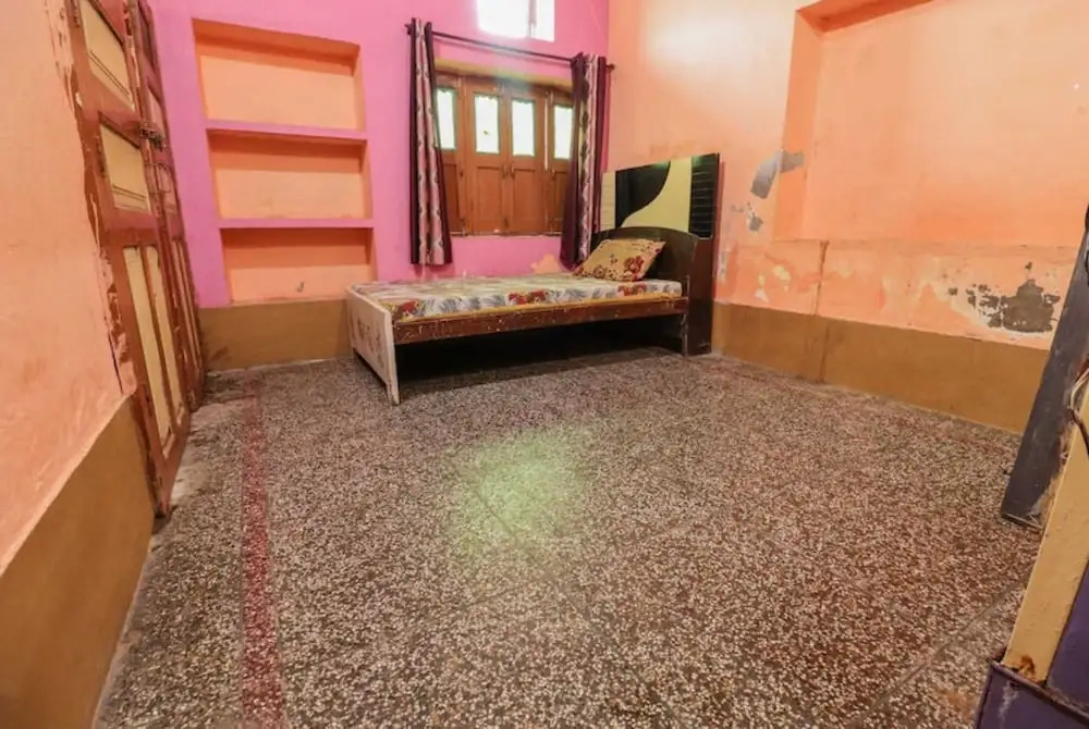 Goroomgo Laxmi Bhawan Dharamshala Mathura