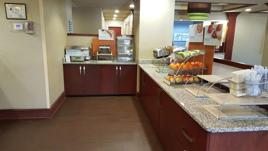 Holiday Inn Express & Suites Wilmington-University Center by IHG