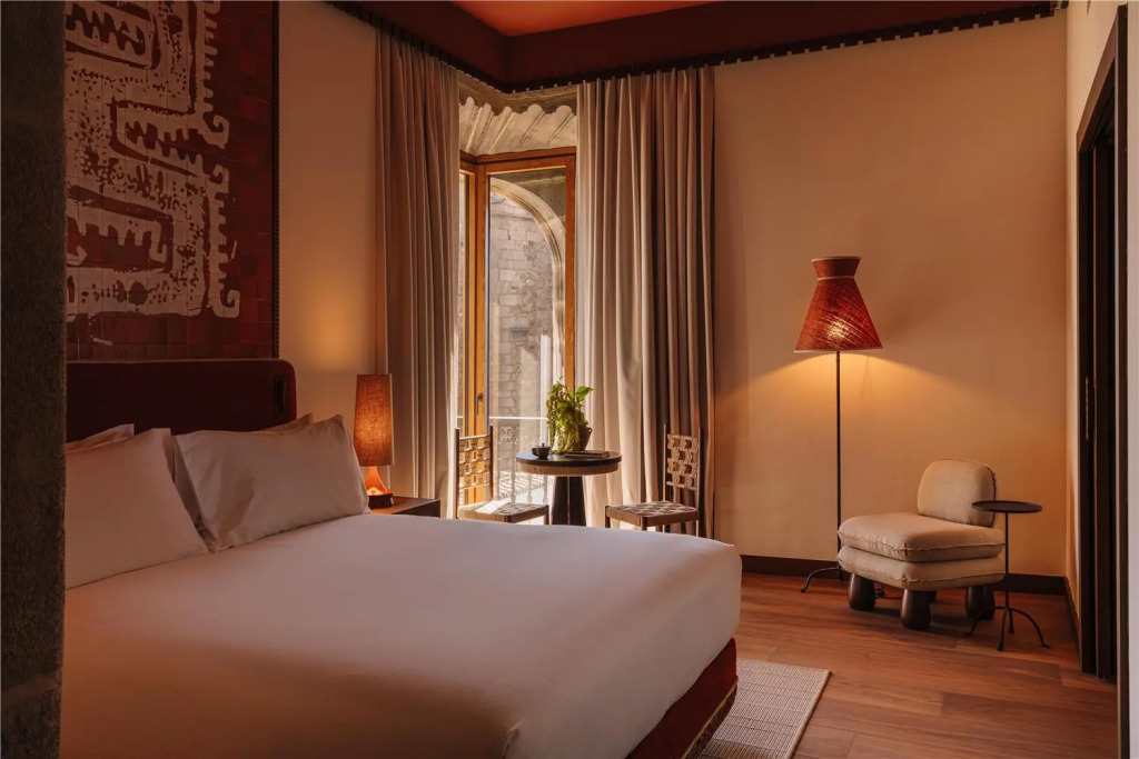 Palacio De Godoy Caceres, Curio Collection By Hilton