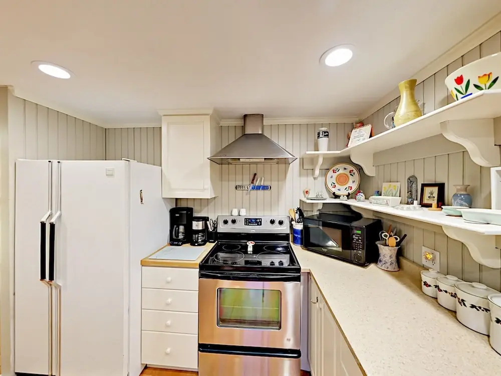 Family-friendly 3br, Steps To Long Pond 3 Bedroom Home