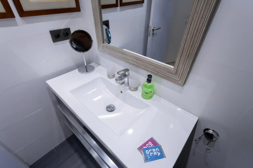 Luxury II in Madrid with 2 bedrooms and 2 bathrooms