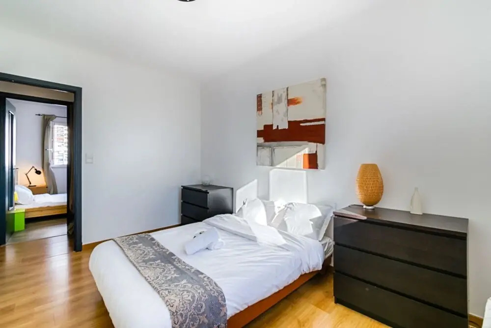 Prado - Velodrome : 2-bedroom Flat With Carpark