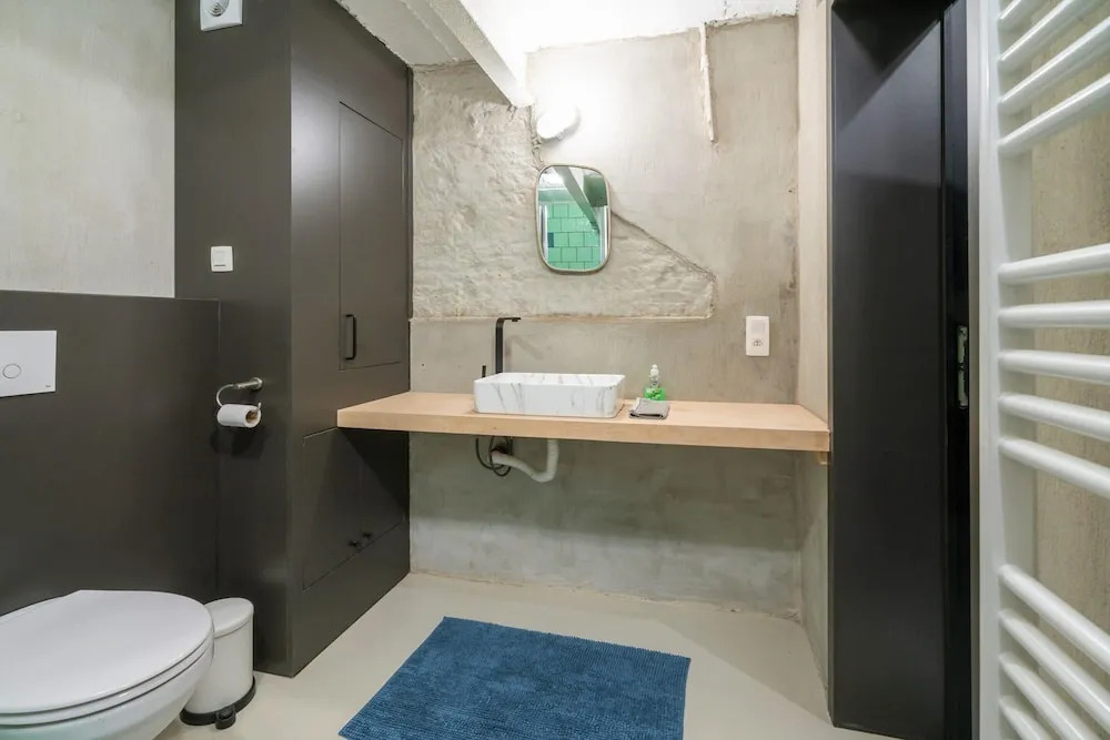Antwerp Central 1br/7p Apartment