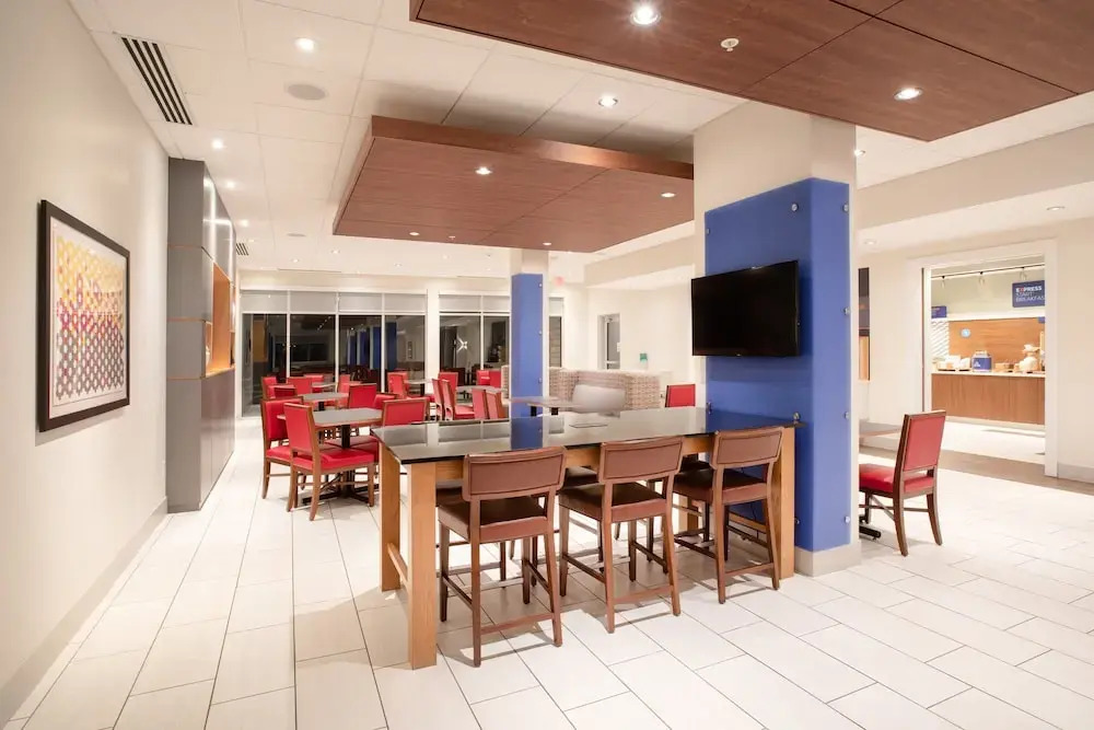 Holiday Inn Express & Suites - Sterling by IHG